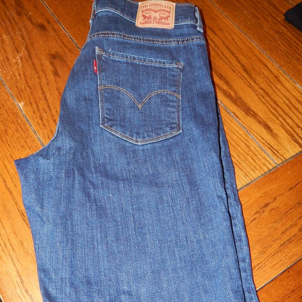 Ladies Levi Strauss - Levi's Blue Denim  Jean Shorts - Longer Length - Size 29